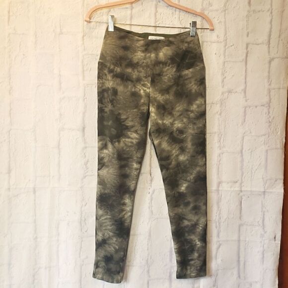 RACHEL ZOE  Tie-dye Capri Athletic Activewear Yoga Leggings Small - Picture 1 of 6